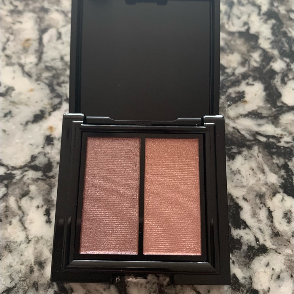 Eleman Beauty eye shadow
